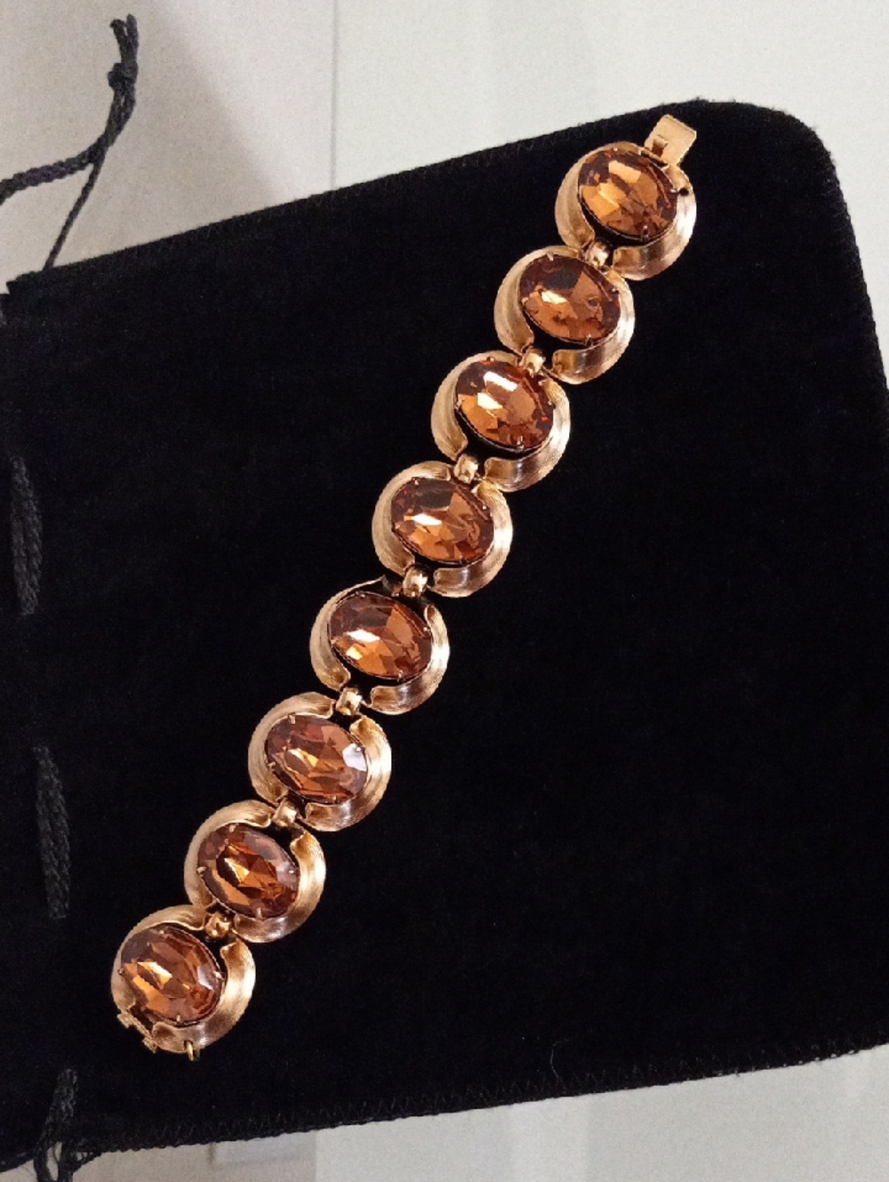VINTAGE NAPIER Faux Amber Color Gems & Gold-tone Bracelet